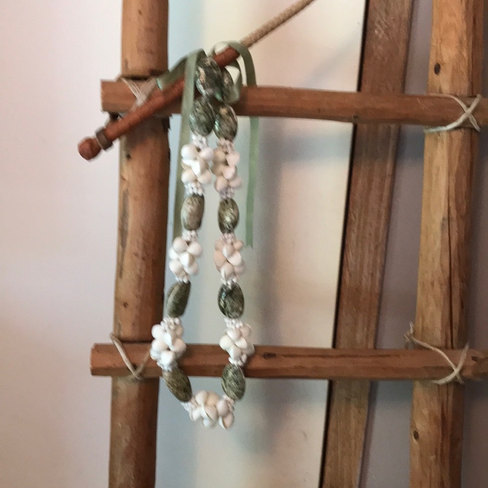 Shell necklace - Picture 2 of 2